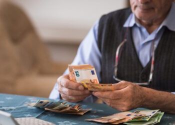 6 στους 10 Έλληνες παίρνουν Σύνταξη-«φιλοδώρημα»: Το όριο των 1.000 ευρώ και η γεωγραφία των συντάξεων
