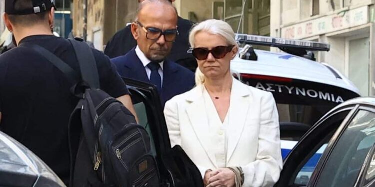 Μαζωνάκης: Οργισμένη η οικογένειά του – Γιατί δεν θέλουν να ανοίξει το χρηματοκιβώτιο;