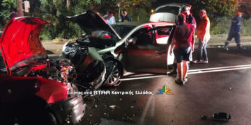 ΕΚΤΑΚΤΟ: Σφοδρό τροχαίο – Μετωπική σύγκρουση δύο ΙΧ – 1 παιδί ανάμεσα στα θύματα (video)