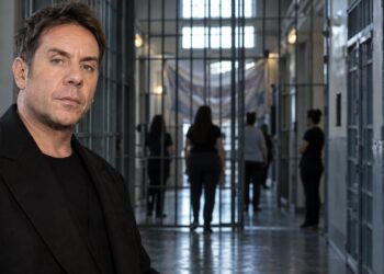 Γιώργος Μαζωνάκης: Ανεπιθύμητοι στις φυλακές οι γιατροί, κρέμασαν πανό «για πάντα Μαζώ» – Στο μικροσκόπιο η παράνομη σάουνα και τα οικονομικά τους