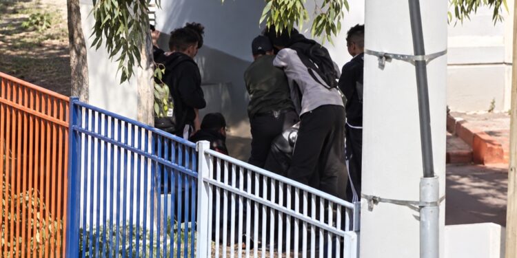 Βίντεο ντοκουμέντο: «Θα σας κόψω τα χέρια», φέρεται να φώναζε δασκάλα σε μαθητές νηπιαγωγείου (video)