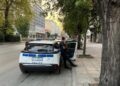 Πτώση 13χρονης από μπαλκόνι ξενοδοχείου: Υπάλληλος χτυπούσε την πόρτα όταν κατάλαβε ότι ήταν ανήλικη – Αναζητούνται 2 άνδρες που ήταν μαζί της (video)