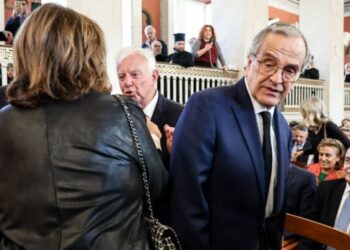 Εκθέτει την κυβέρνηση με το λάθος του: Γελάει σε μια γωνία ο Σαμαράς