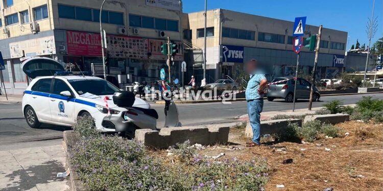 ΕΚΤΑΚΤΟ: Νεκρή 30χρονη – Έπεσε από τη μηχανή της και παρασύρθηκε από διερχόμενο αυτοκίνητο (video)