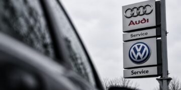 Σχεδόν τρία εκατομμύρια οχήματα Volkswagen και Audi ανακαλούνται παγκοσμίως – Πρόβλημα στο τιμόνι