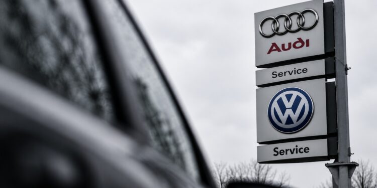Σχεδόν τρία εκατομμύρια οχήματα Volkswagen και Audi ανακαλούνται παγκοσμίως – Πρόβλημα στο τιμόνι