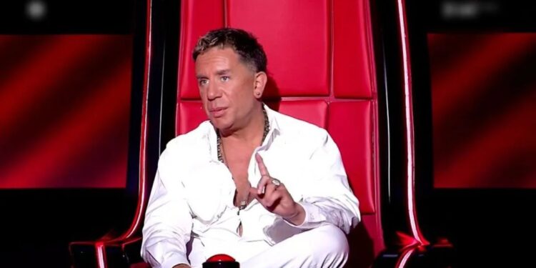 The Voice: Το πρόσωπο που «λύγισε» στα παρασκήνια του αφιερώματος για τον Μαζωνάκη – Το βίντεο που «ραγίζει